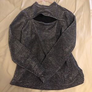 Silver cutout going out top